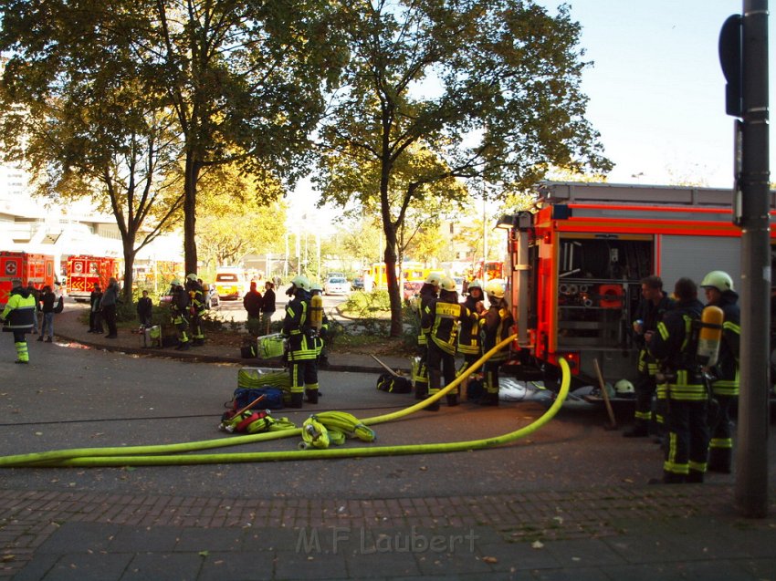 Feuer 3 Koeln Chorweiler Liverpoolerplatz P033.JPG